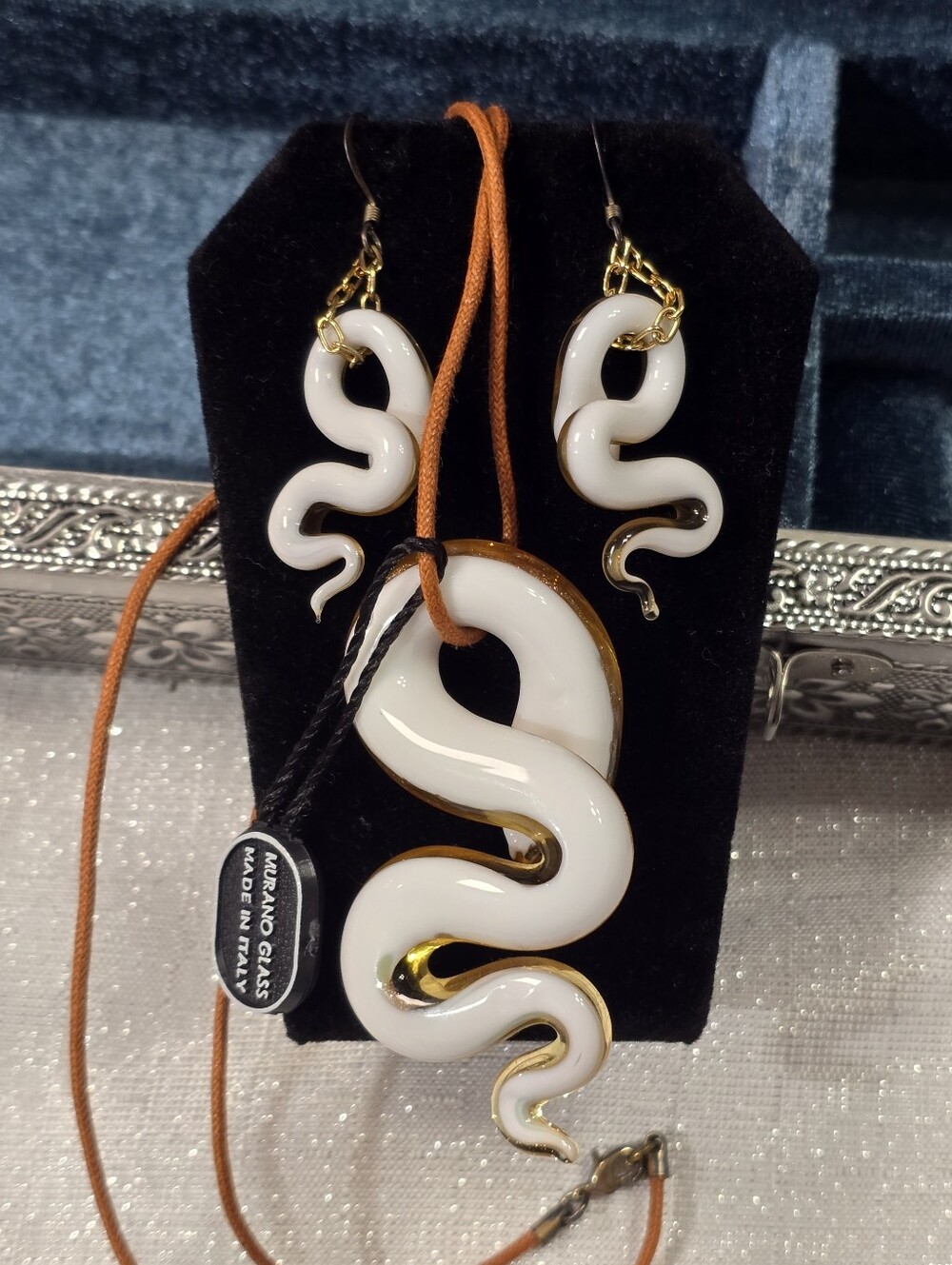 Venetiaurum Murano Glass Golden Glittering Snake Pendant Necklace & Earring Set - Picture 6 of 12